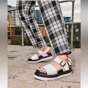 New Dr Martens Voss Leather Strap Sandal Size 10
